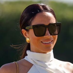 🌸 Stylish Black Sunglasses for Women 🌸